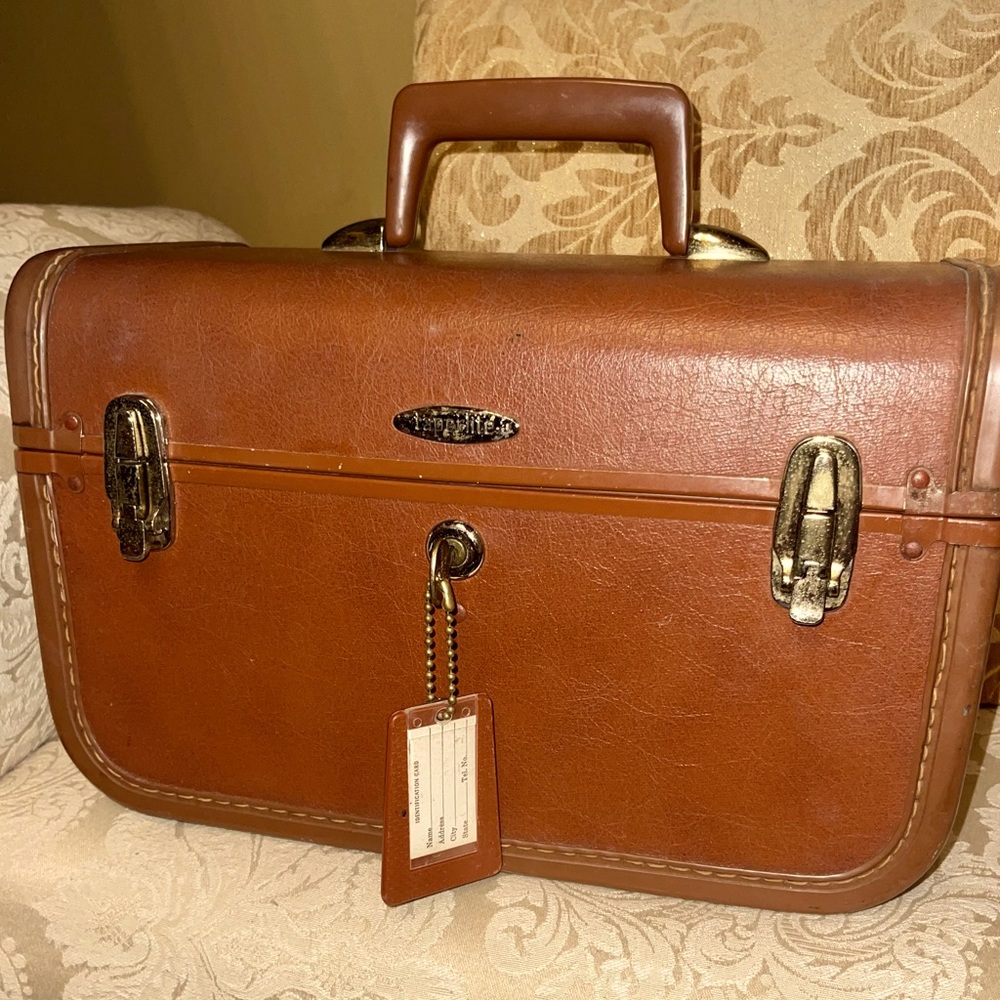Taperlite Vintage Train Case LeatherTrain Case/ Makeup/Storage with tray